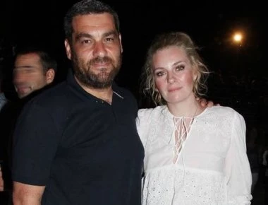 Μουτάφη - Νιφλής: Παντρεύονται σήμερα στη Σαντορίνη